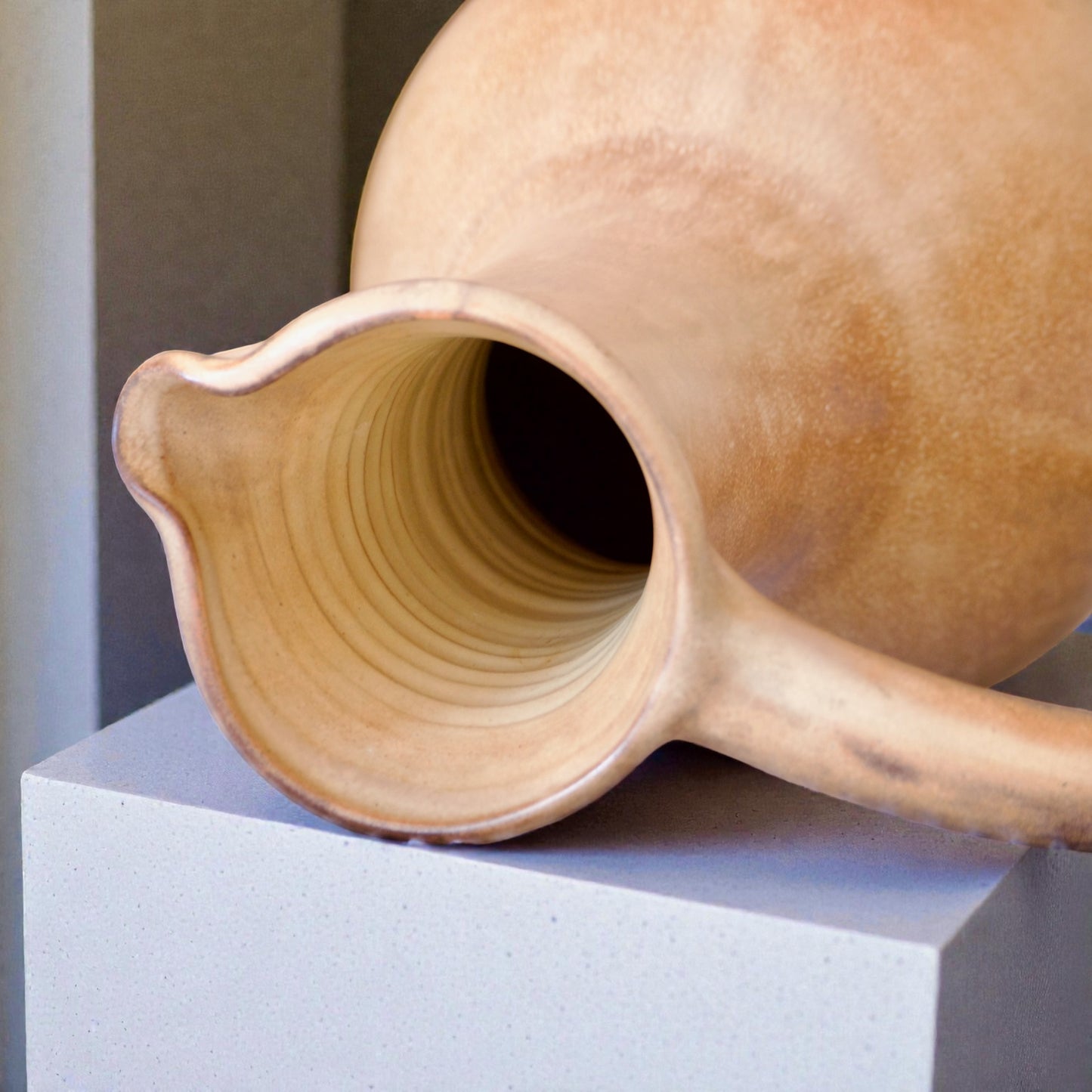 Grande carafe artisanale en grès