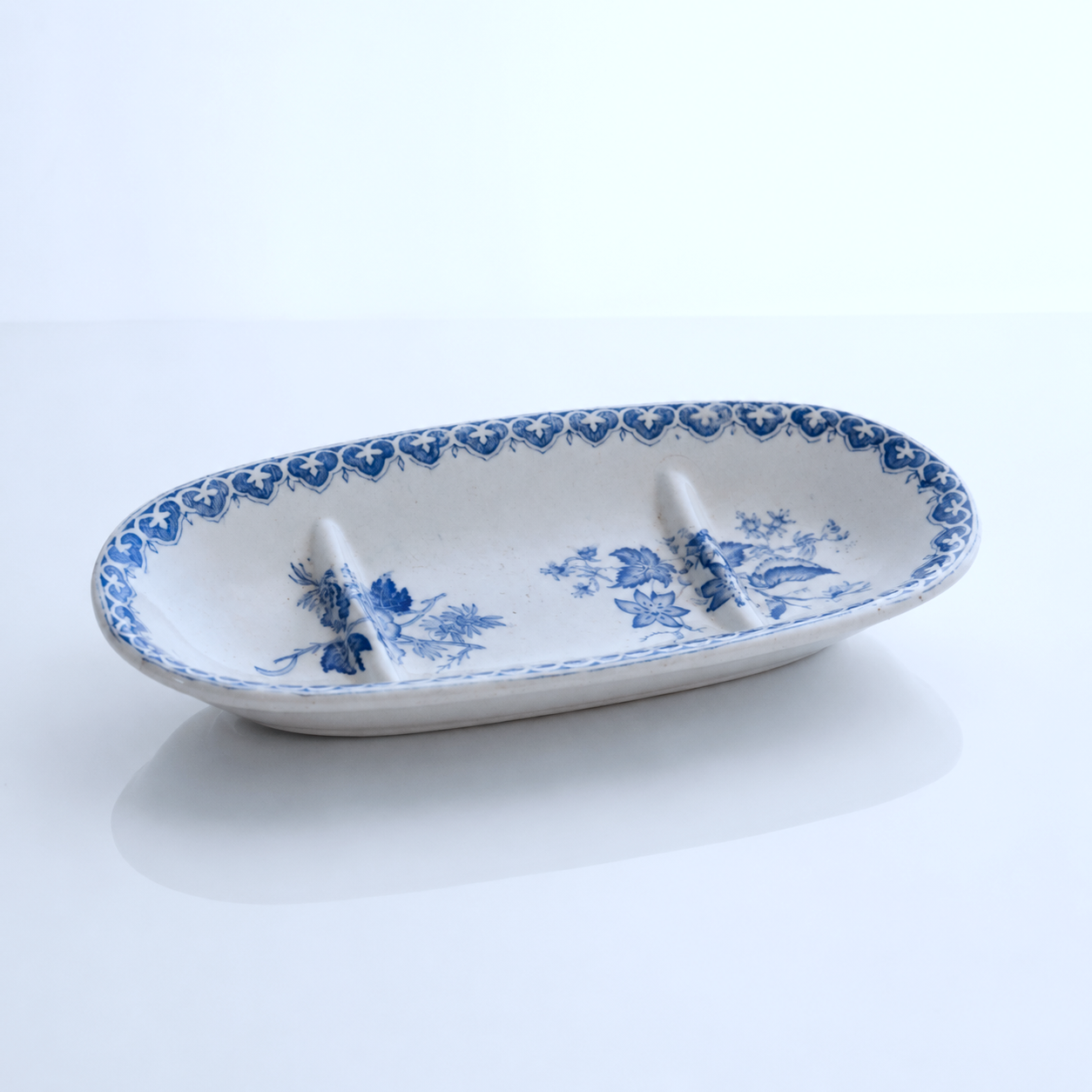 Porte-savon XIXe Creil & Montereau "Bouquet" - terre de fer