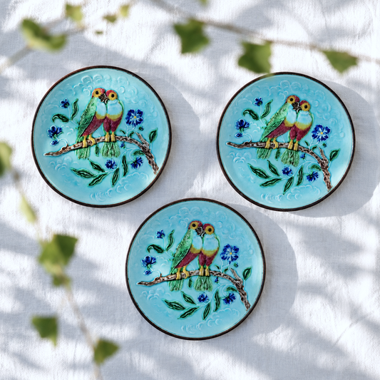 Trio d'assiettes en barbotine perruches